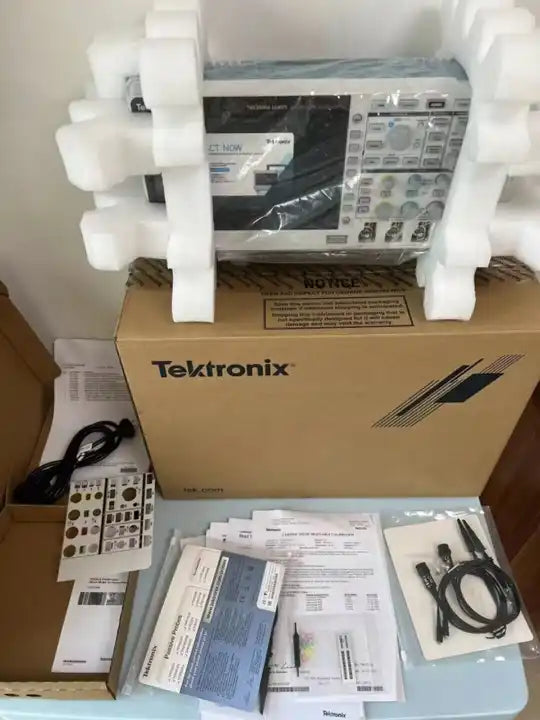 Brand New Tektronix TBS2104B Digital Oscilloscope With 4 TPP0200 Probe