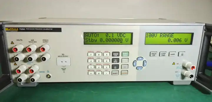 FLUKE 7526A multifunctional calibrator/ new appearance / good performance