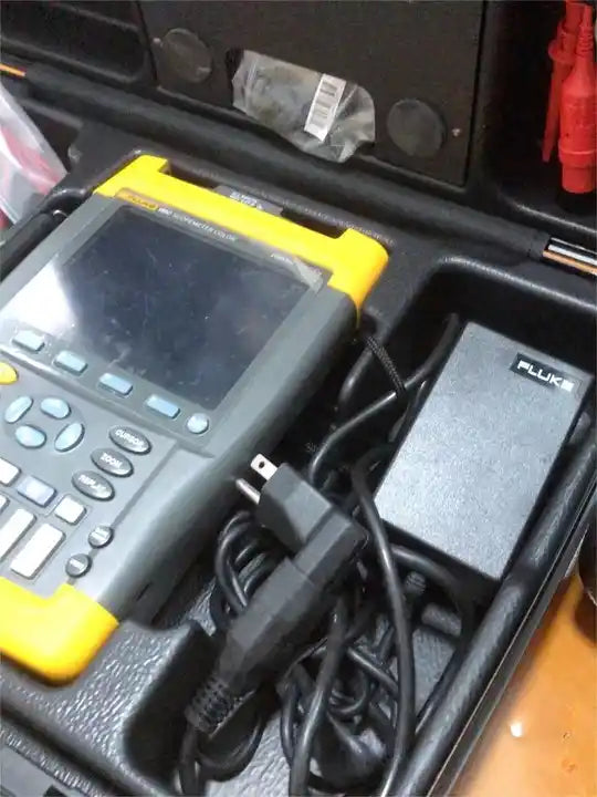 Fluke 199C 200MHz 2.5GS/s Digital Oscilloscope Scopemeter Multimeter NEW