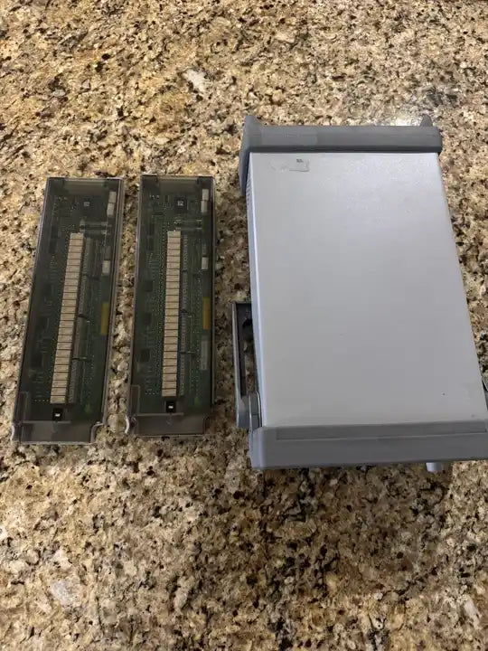 Agilent HP 34970A Data Acquisition/Switch w/ 2x 34901A - 20 Ch Multiplexers YH