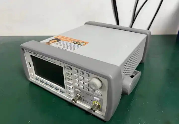 Agilent 33521A Function  Arbitrary Waveform Generator, 30 MHz 1 Ch 250 MSas