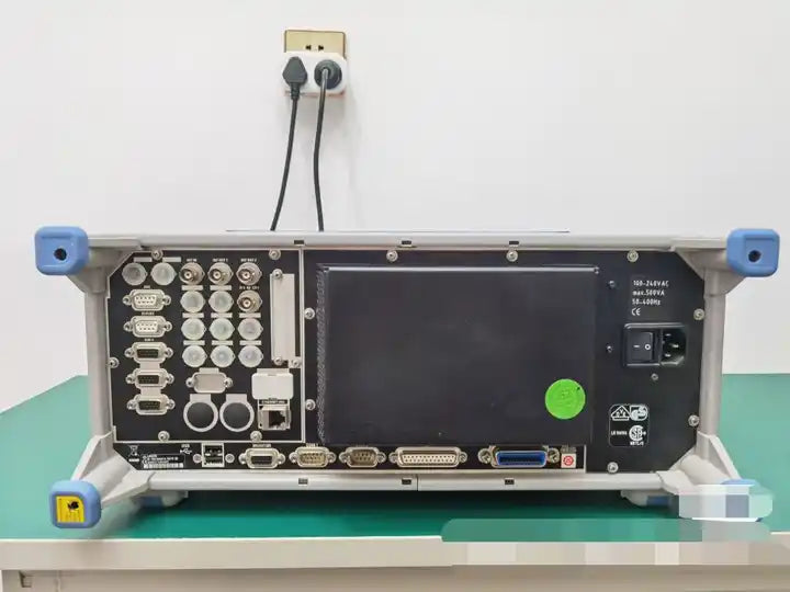 Rohde & Schwarz CMU 200 Universal Radio Communication Tester 1100.0008.02