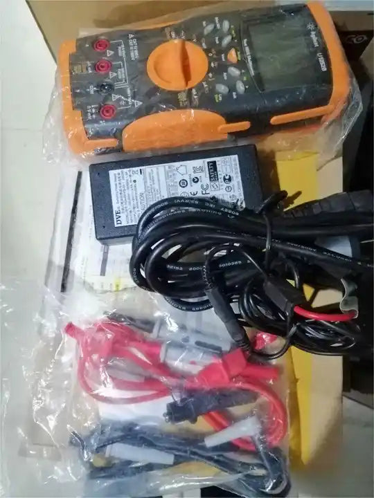 AGILENT/ KEYSIGHT U1252B Handheld 4 1/2 Digital Multimeter NEW