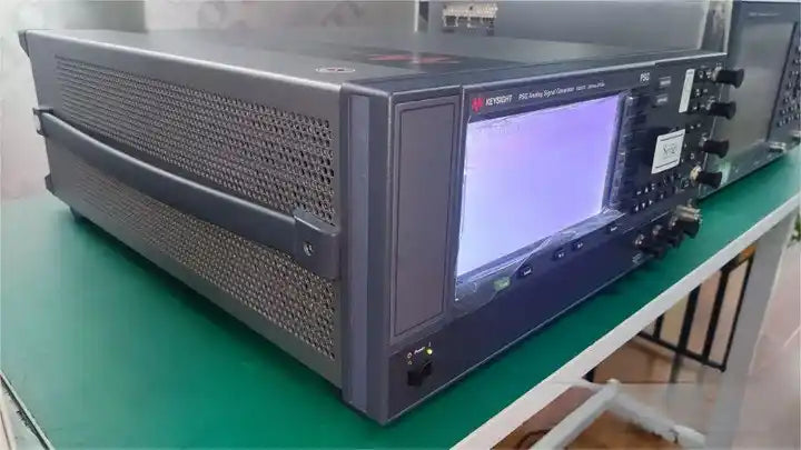 Agilent/ Keysight E8257D 40GHz PSG Sweep Generator