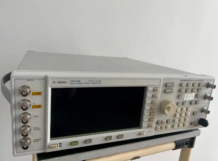 Agilent E4432B ESG-D 250 KHz-3.0 GHz Signal Generator OPT 1E5, UN5, UN8, UND/