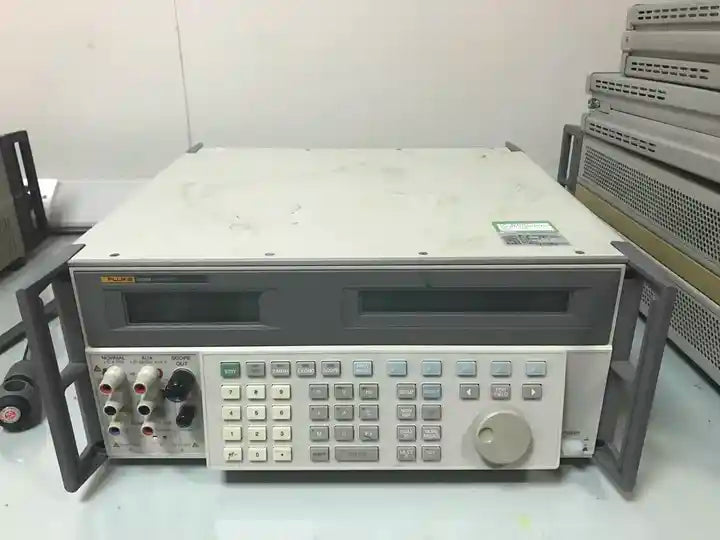 Fluke 5520A  Multi-Function Calibrator