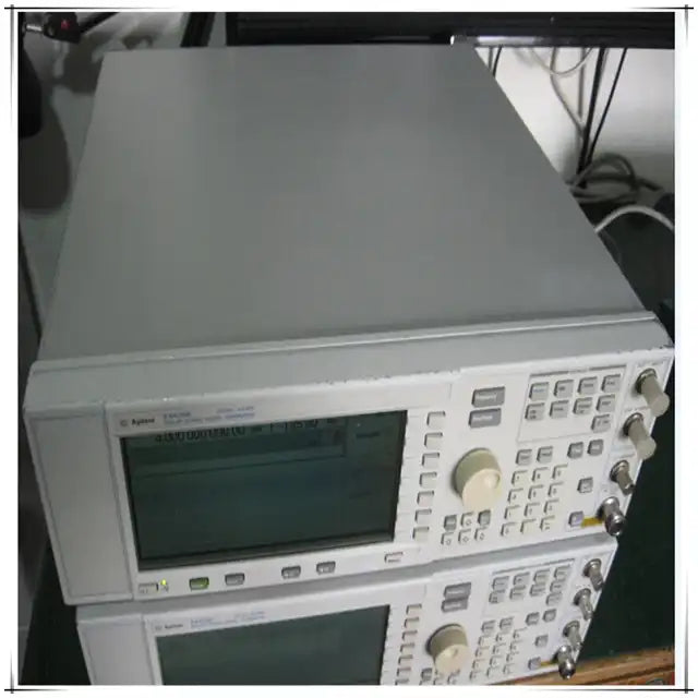 Used Agilent E4426B signal source Agilent E4426B digital signal generator