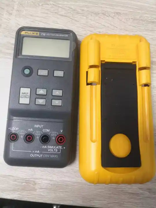 Fluke 715 Volt/mA Calibrator used