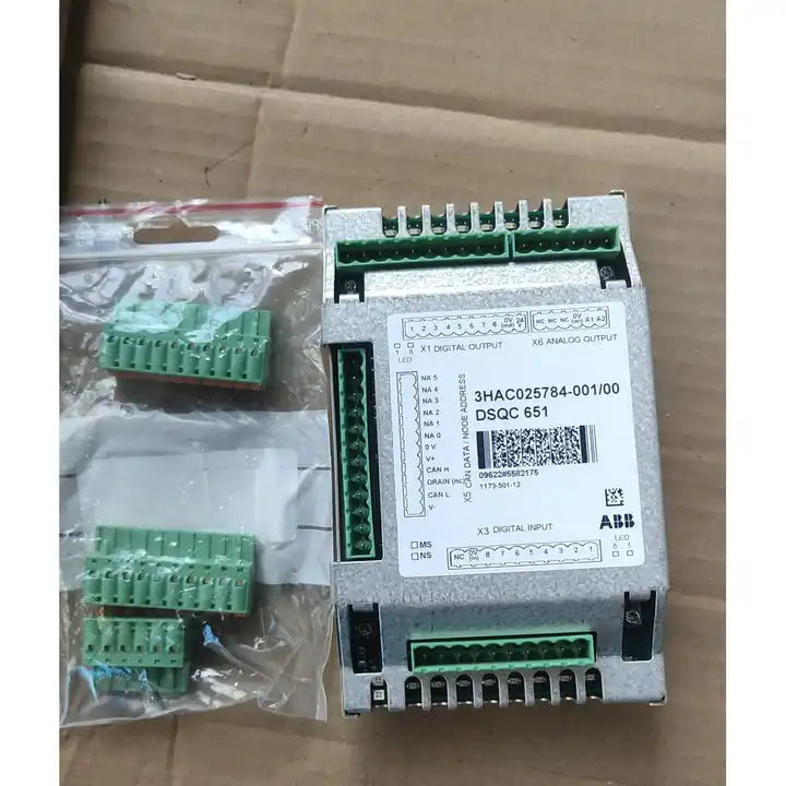 A B B ROBOTICS DSQC651 3HAC025784-001/00 A B B IRC5 Control Cabinet I/O Mod new