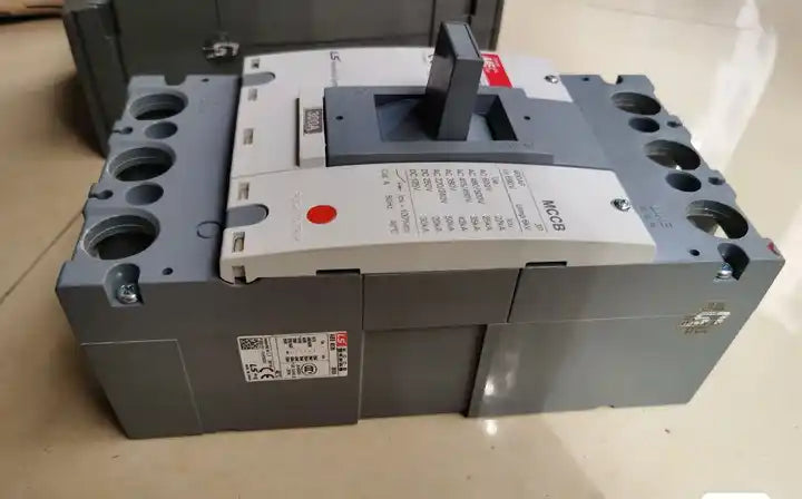 1pcs Used LS ABS403b Circuit Breaker, 3P 300A