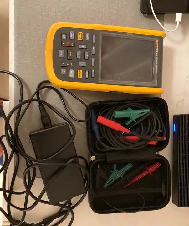 Fluke 123B Industrial ScopeMeter Dual-Input 20MHz HandHeld Oscilloscope6