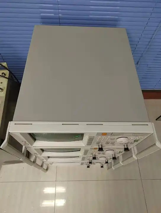 Used 1Pcs HP / Agilent 8712ES 300 KHz-1300 MHZ RF Network Analyzer