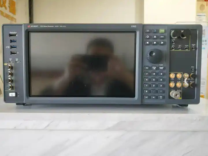 KEYSIGHT  M9384B VXG microwave signal generator