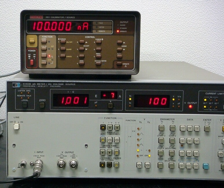 HP 4140B DC Voltage Source