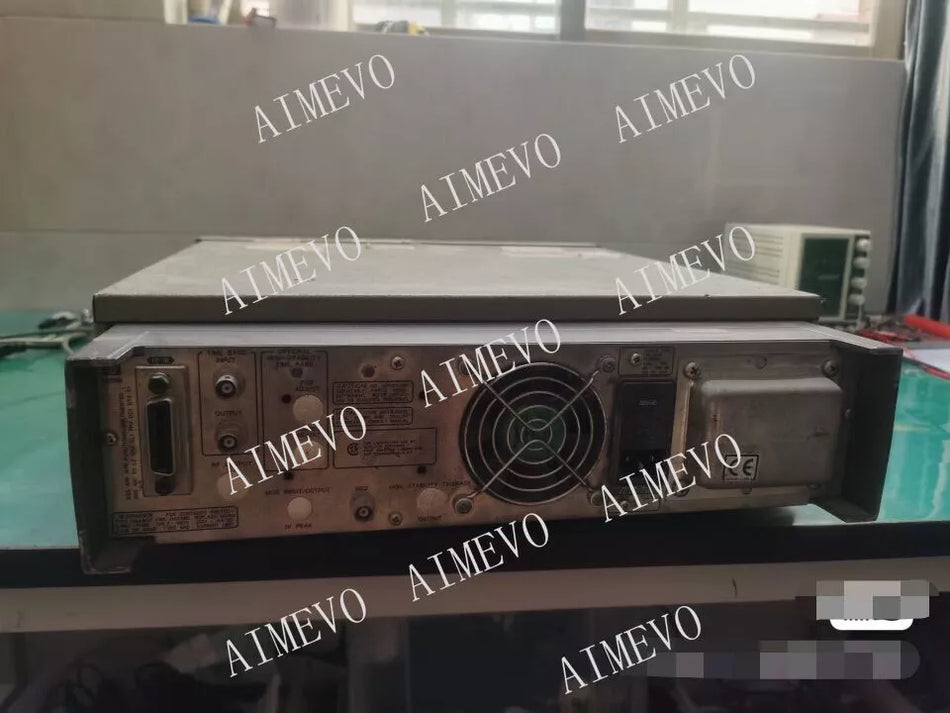 AGILENT / HP 8656B 100 kHz - 990MHz SIGNAL GENERATOR Used