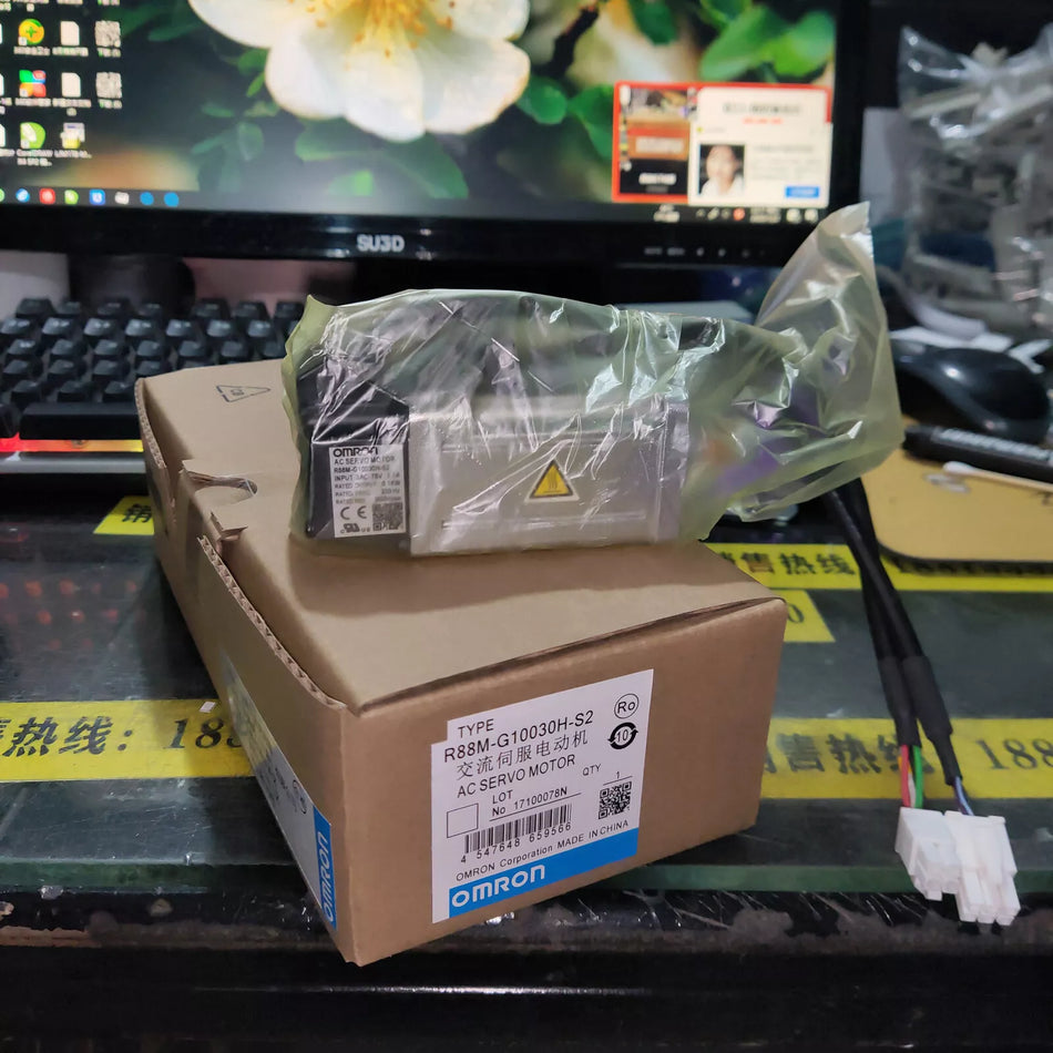 Omron R88M-G10030H-S2 Servo Motor R88MG10030HS2 - 1PC, Expedited Shipping