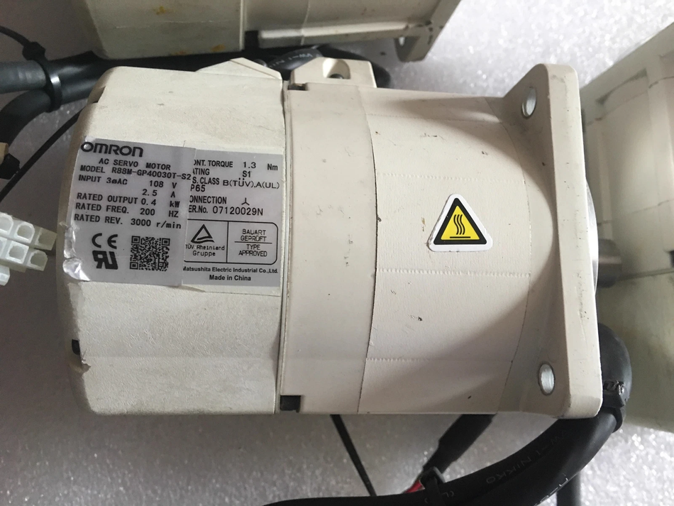 Omron R88M-GP40030T-S2