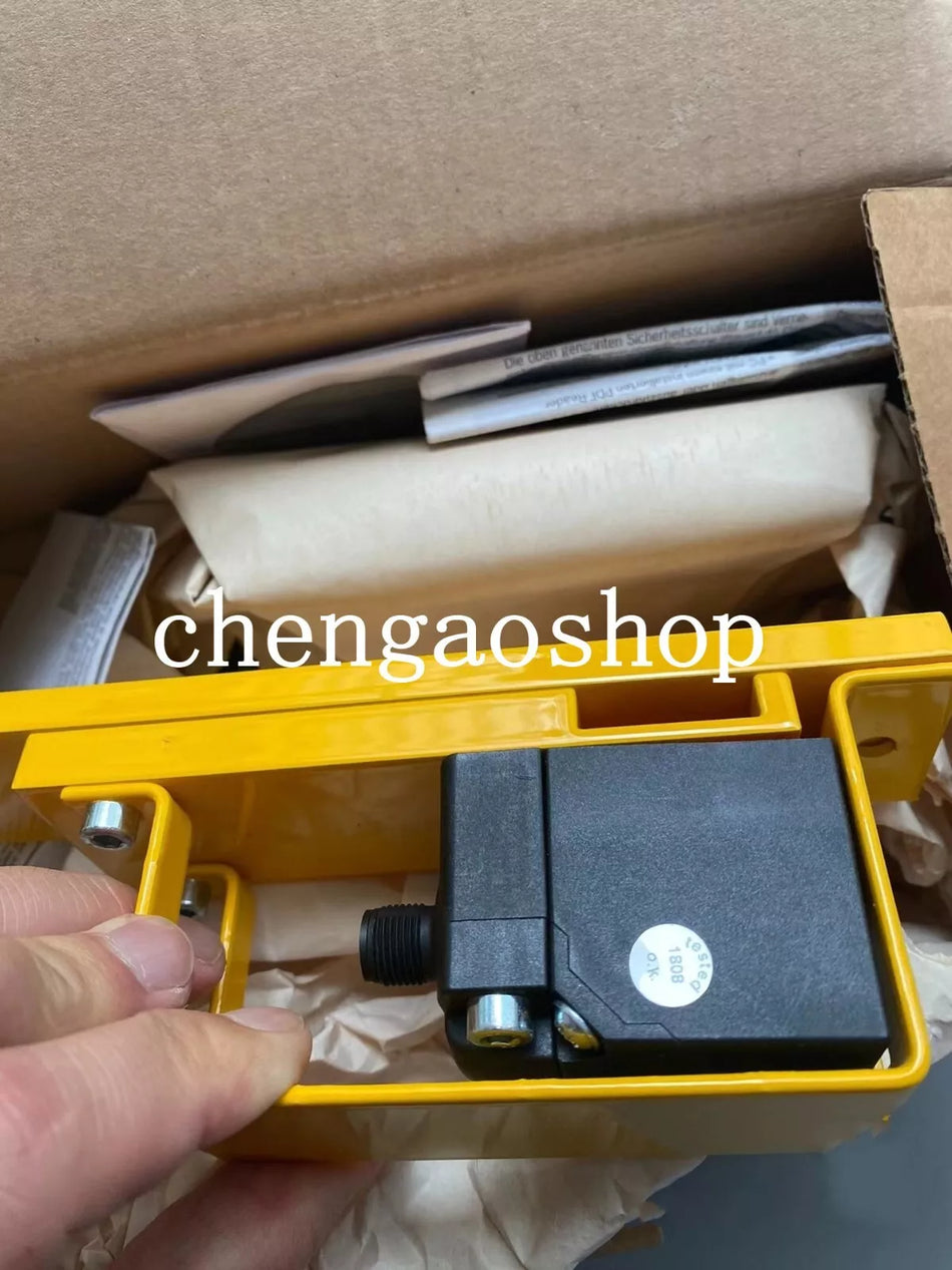 1PC NEW CES-AC-AR-C01-AH-SA-C2296 109358 safety switch #N8893 YF