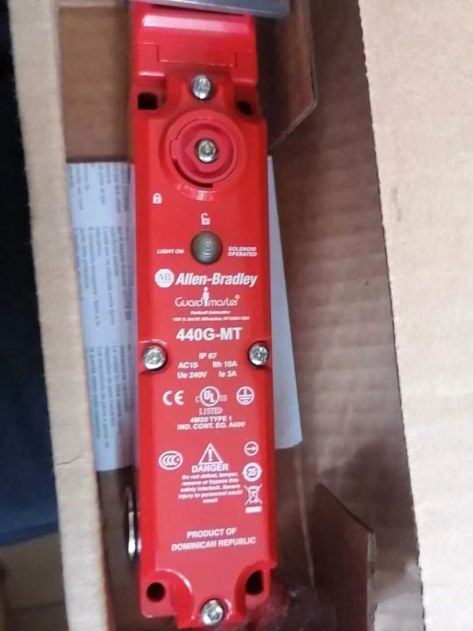 1PC NEW 440G-MT47044 Safety interlock switch () #N3067 YF