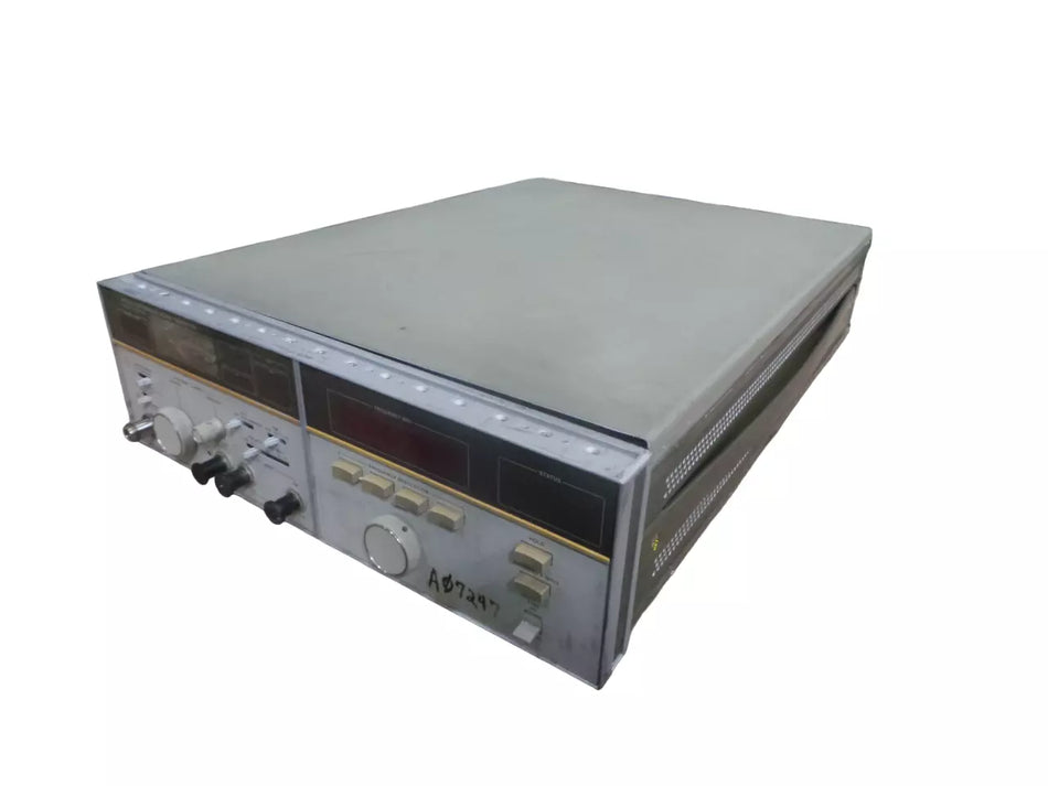 HP8672A Synthesized Signal Generator for Precision Signal Synthesis