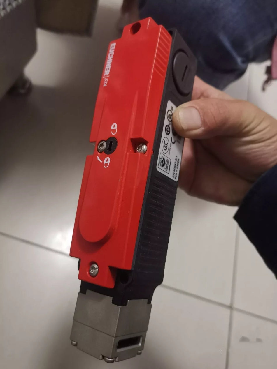 1PC NEW STA4A-4131A024M safety door lock () #N218 YF