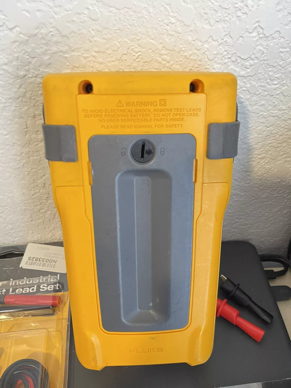 Fluke 753 Multifunction Documenting Process Calibrator with All New Accessories