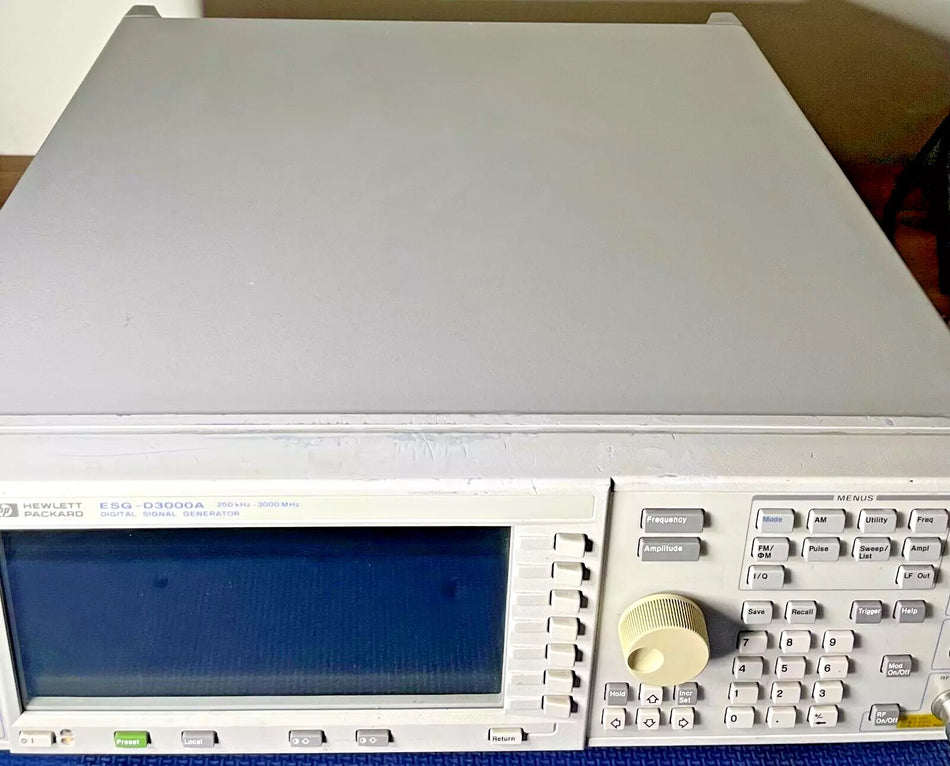 HP (Agilent) ESG-D3000A 1E5 1EH HK6 Digital RF Signal Generator 250kHz-3GHz