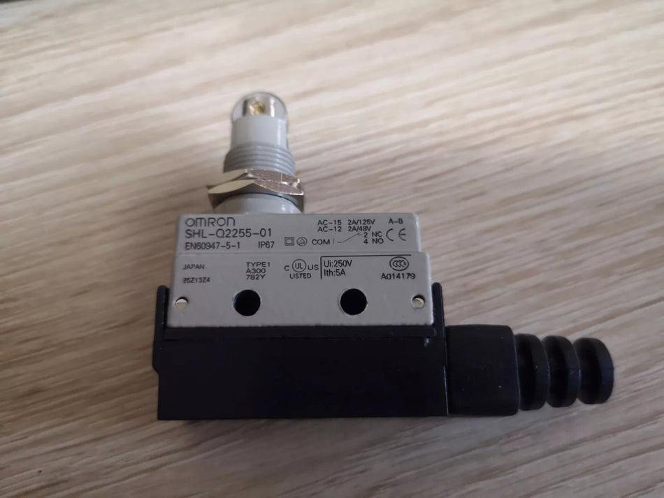 1PC New Omron SHL-Q2255 Limit Switch SHLQ2255 In Box