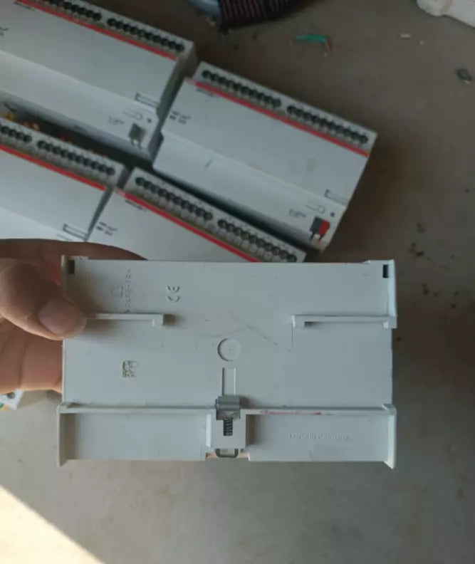 1 PC USED GOOD JRA/S 8.230.1.1 Louver Driver By DHL or Fedex #B390R CL
