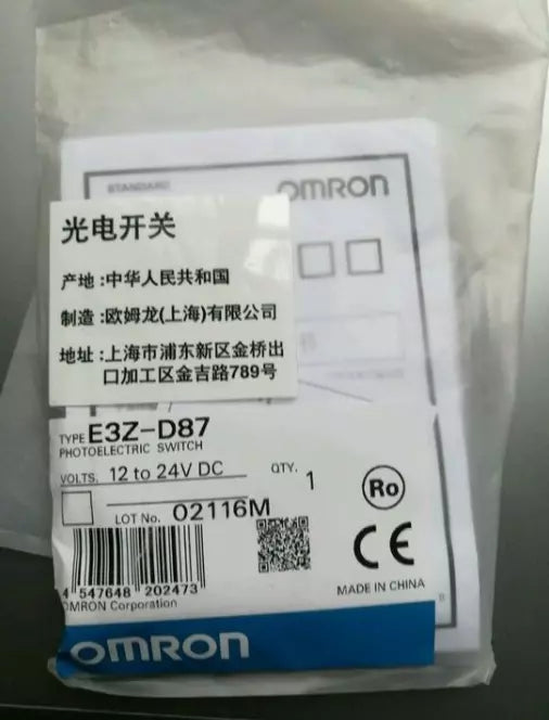 Omron E3Z-D87 Photoelectric Switch for Industrial Automation