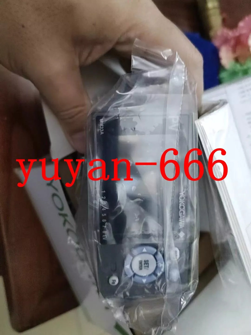 1PCS NEW UM33A-000-11 temperature controller