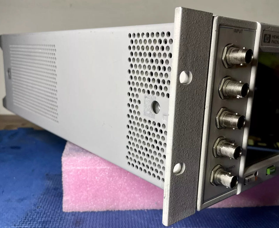HP (Agilent) ESG-D3000A 1E5 1EH HK6 Digital RF Signal Generator 250kHz-3GHz