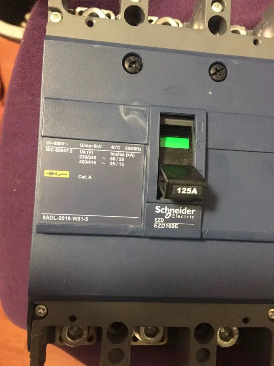 EZD160/250,3P 125A Circuit Breaker: Features and Specifications