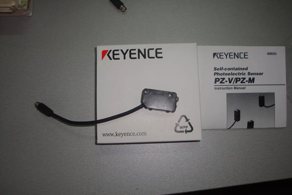 KEYENCE PZ-V12P Photoelectric Sensor PZV12P