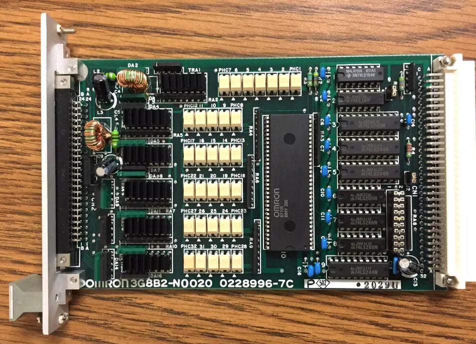 Omron 3G8B2-N0020 0228996-7C Output Module
