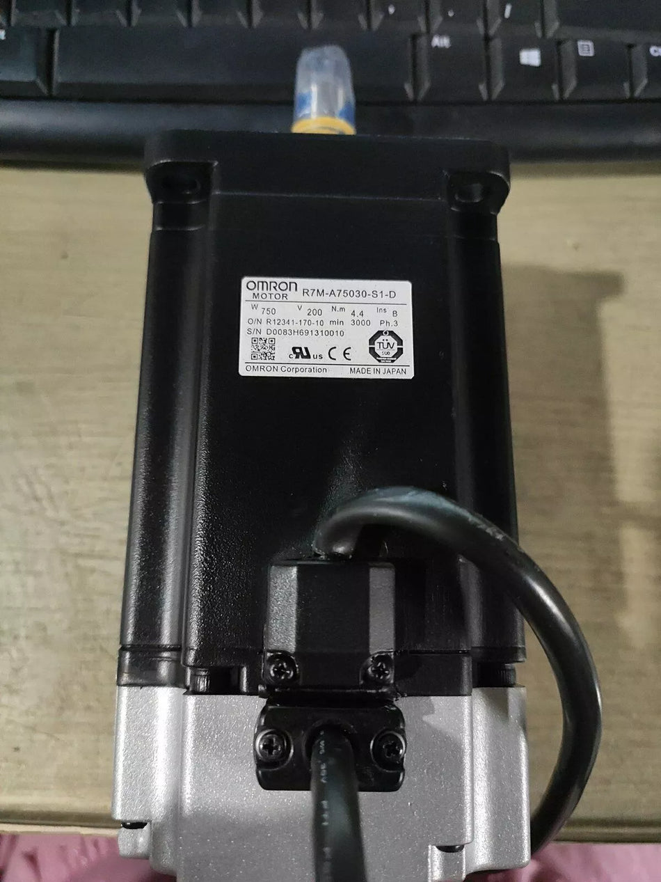 OMRON R7M-A75030-S1-D Servo Motor