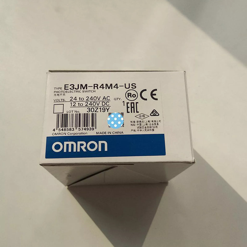 OMRON E3JM-R4M4-US Photoelectric Switch for Industrial Use