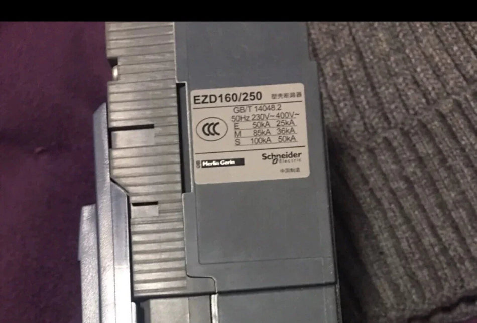 EZD160/250,3P 125A Circuit Breaker: Features and Specifications