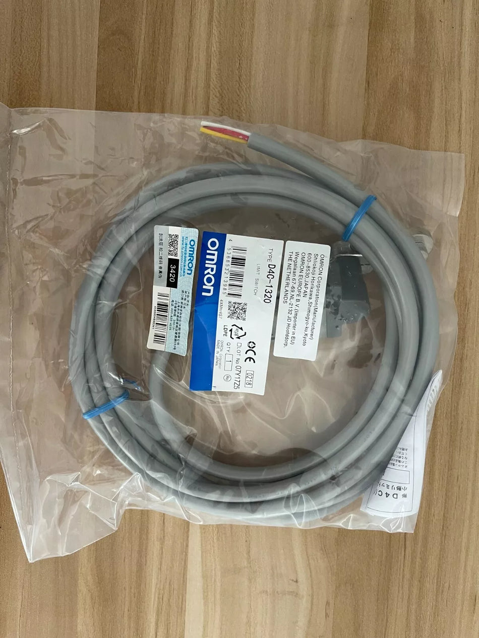 Omron D4C-1320 D4C1320 Limit Switch in Box