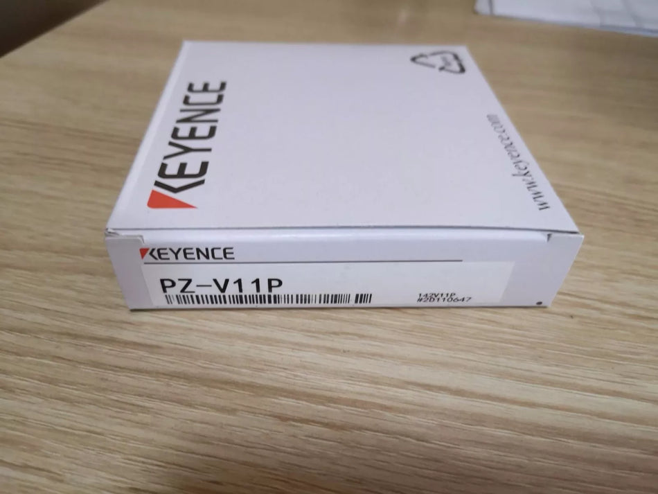 KEYENCE PZ-V11P Photoelectric Sensor PZV11P - New in Box