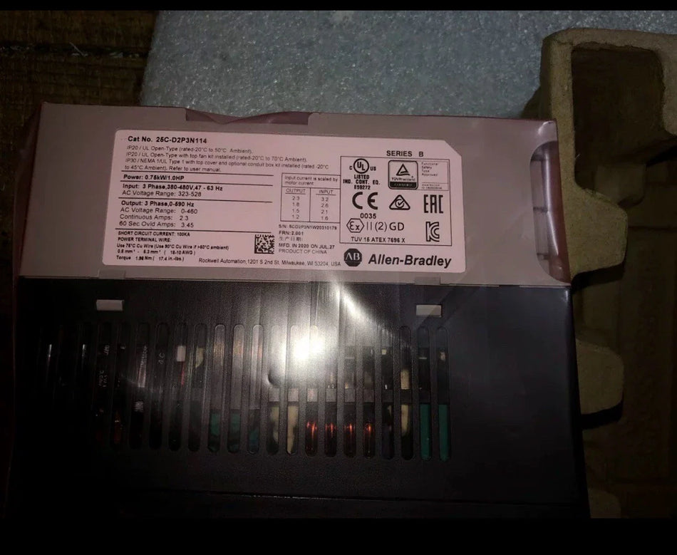 25C-D2P3N114 and 25C-D2P3N104 - High-performance Double Pole Circuit Breakers