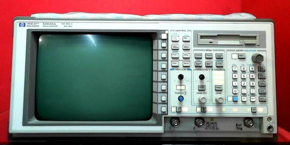 HP - Agilent 54520A Digital Oscilloscope, 500Mhz, 2-Channels SN: US34360737