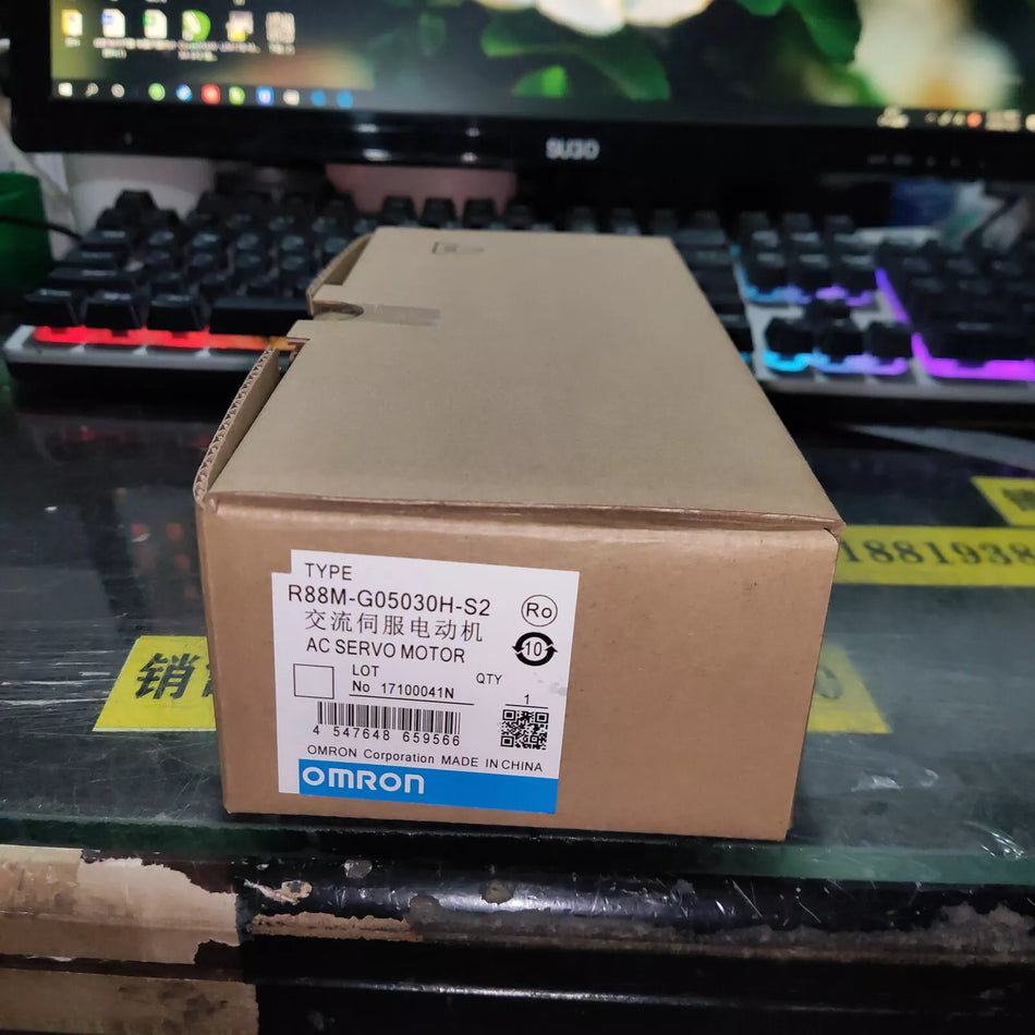 Omron R88M-G05030H-S2 Servo Motor for Precision Control