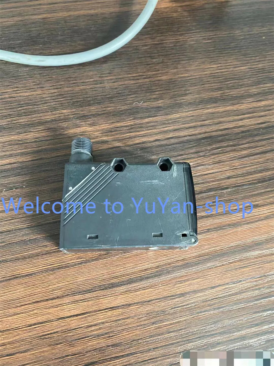 1PC Used OMRON E3M-VG11 Photoelectric sensor with cable