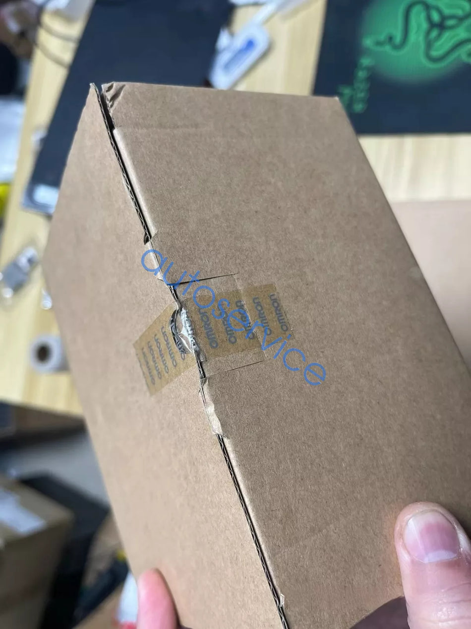 New Omron CP1LM40DT1D PLC module CP1L-M40DT1-D