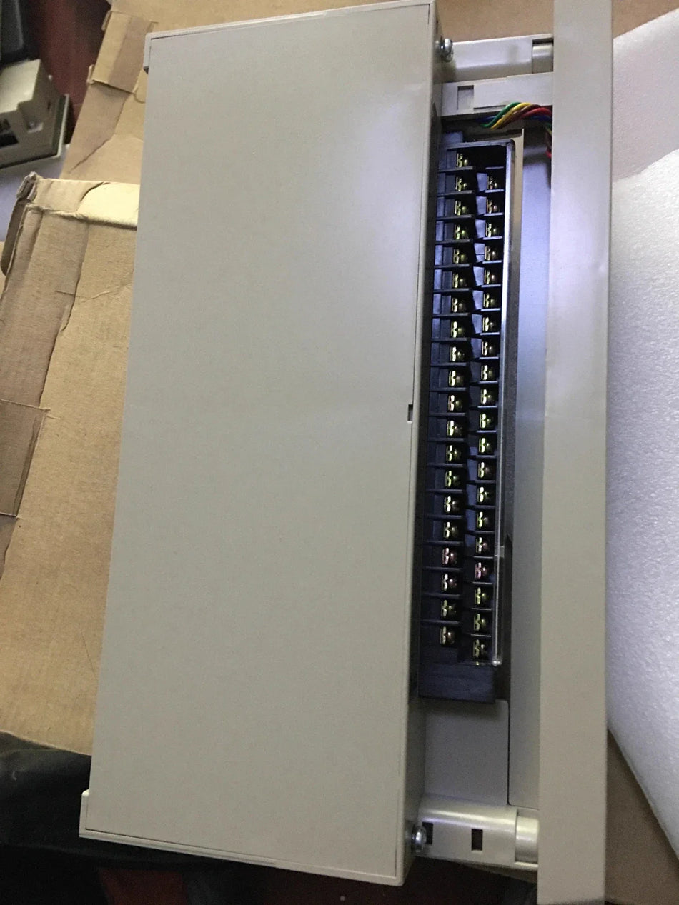 ABB Procontic 07AB61 R1/GJV 30 743 61 R1 Output Module