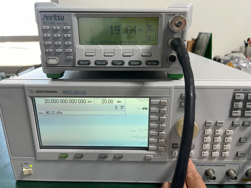 Agilent E8257C PSG Analog Signal Generator
