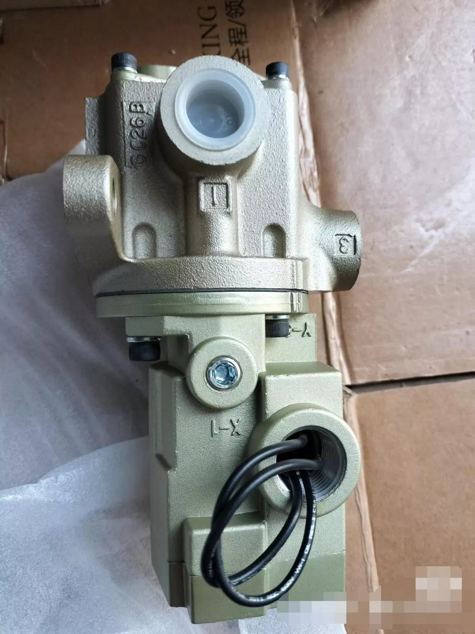 1pc NEW D2776B4011 solenoid valve #V6GJ CH