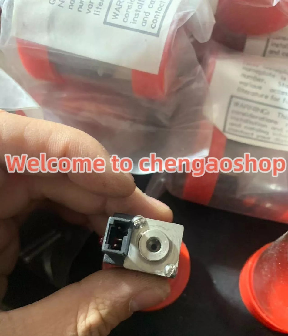 1pc NEW Dynamco D112201 12 VDC 0.6W Solenoid Valve