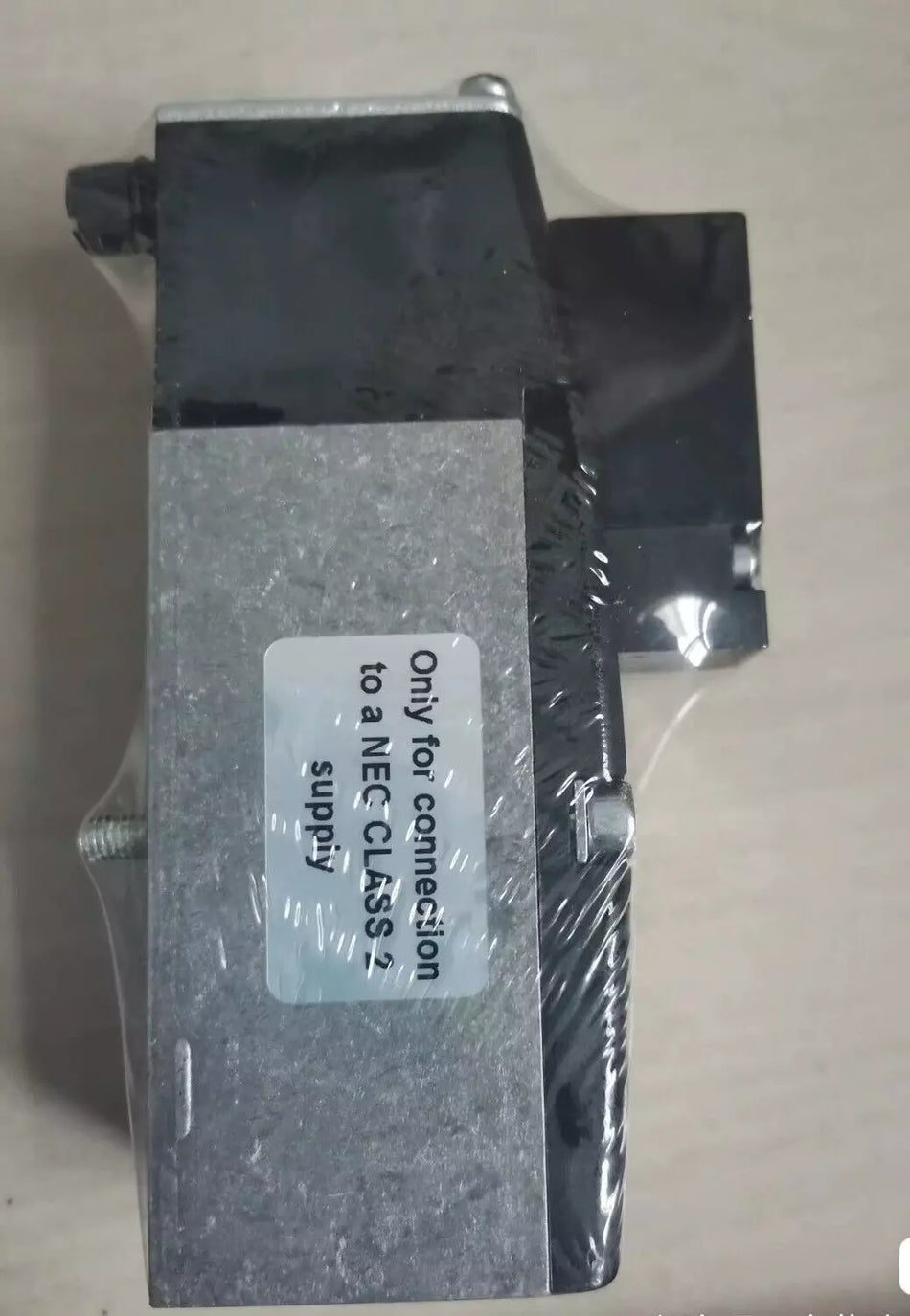 1PC F NGREN Solenoid valve VS26S527DF313A NEW/